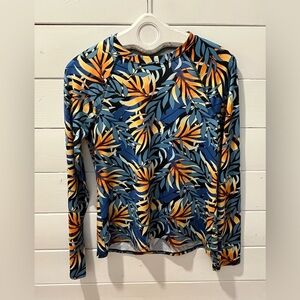 💙 THE AMERICAN OUTDOORSMAN Women’s Rashguard -L